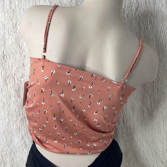 Cropped Tank Top With Ruched Front - Picture 4 of 5